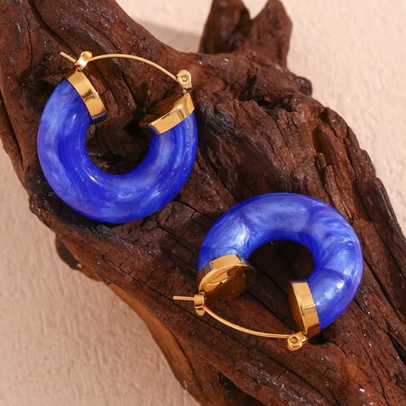 New Acrylic Round Tube Shape Trendy Earrings Waterproof And Stainless Steel NWT - Picture 1 of 4